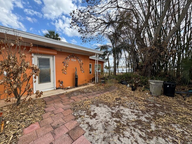 Foto del edificio - 624 N Crooked Lake Dr
