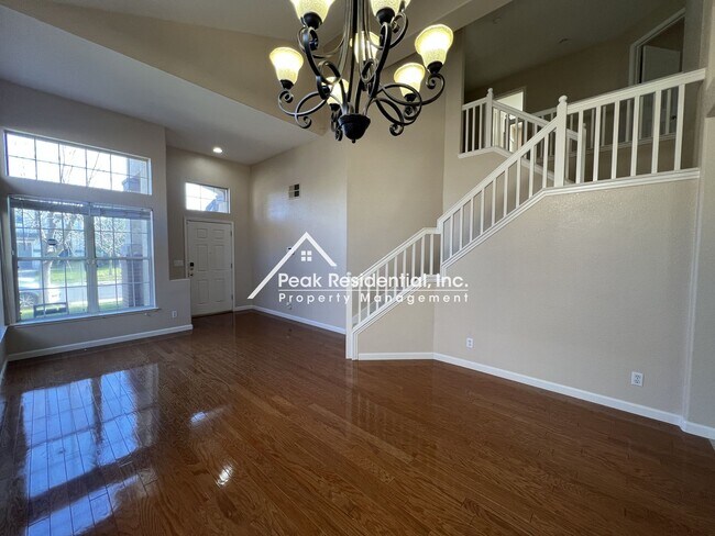 Foto del edificio - Beautiful 4bd/2.5ba Elk Grove Home with 2 ...