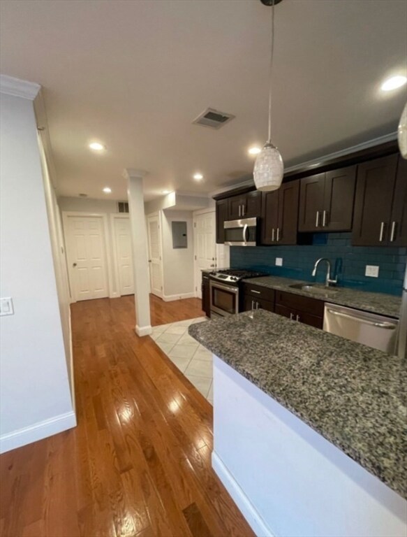 Foto del edificio - 108 Maverick St