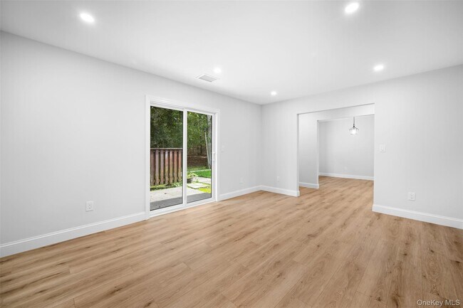 Foto del edificio - 182 Birchwood Rd