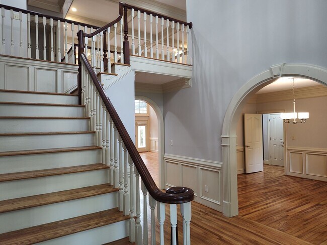 Foto del edificio - Stunning home located in the Popular Piper Glenn Community!