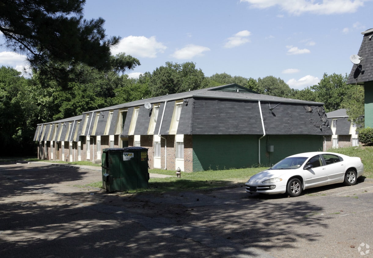 Building Photo - Whispering Pines Apartments