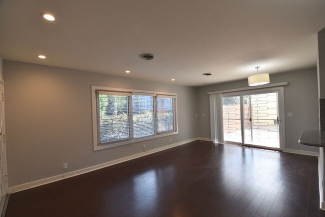 Foto del edificio - 11204 Peach Grove St