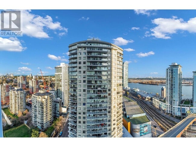 Building Photo - 900-1900 Carnarvon St