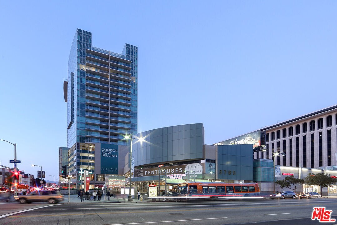 Foto principal - 3785 Wilshire Blvd