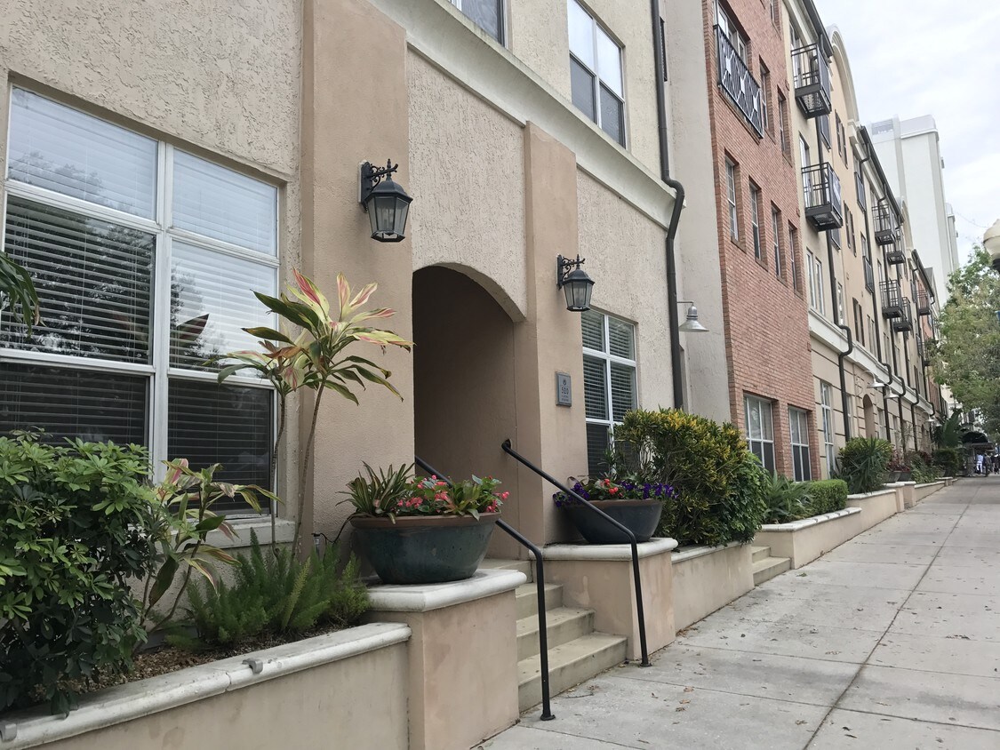 520 E Central Blvd, Orlando, FL 32801 Townhome Rentals in Orlando FL