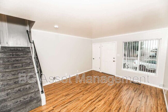 Foto del edificio - 2377 Downer Ave