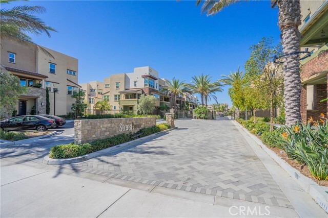 Foto principal - 5864 Spring St