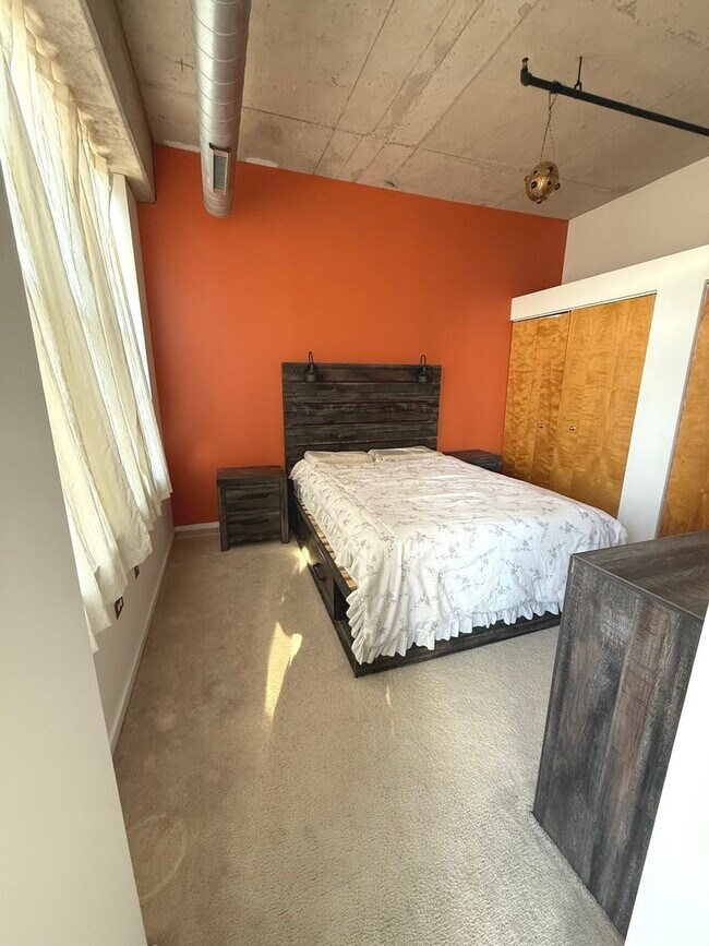 Building Photo - 6 S Laflin St