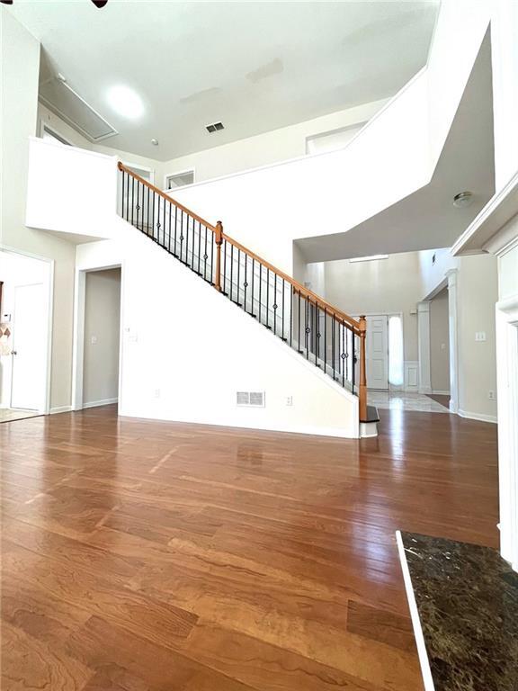 Building Photo - 570 Midhurst Pl