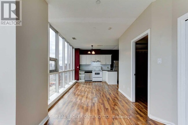 Photo du bâtiment - 393 King St W