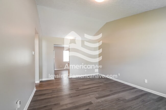 Building Photo - 1903 E Redfern Way