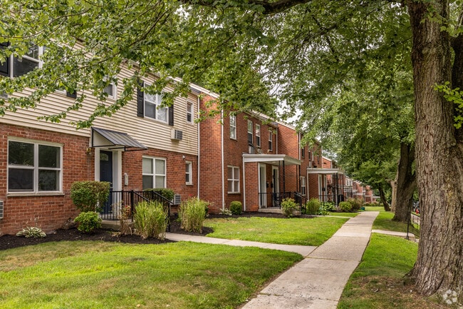 Building Photo - Patricia Apartments