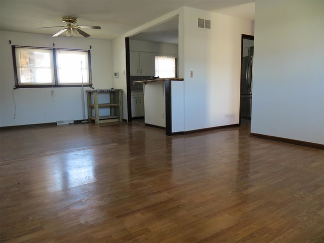 Building Photo - 1311 Crest Hill Dr