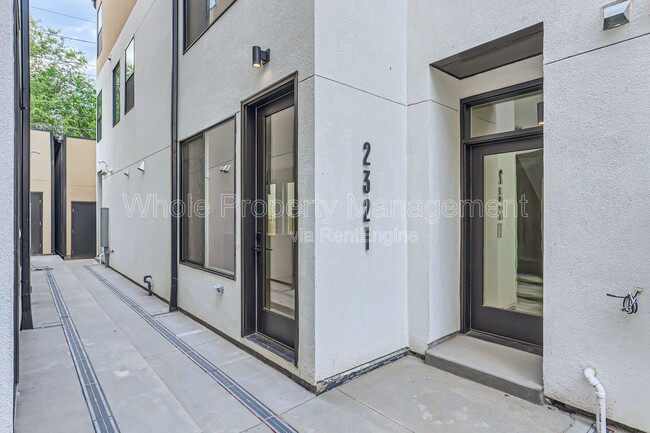 Building Photo - 2321 S High St