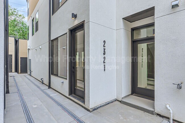 Foto del edificio - 2321 S High St