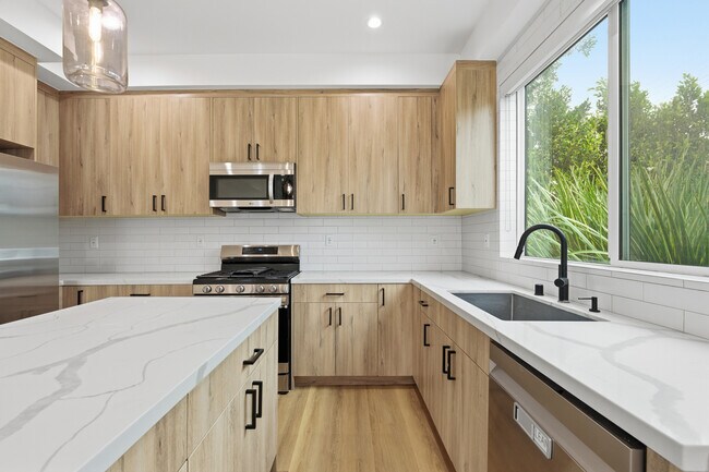 Foto del edificio - 5809 Kester Ave