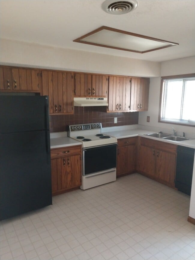 Building Photo - 1304 Christopher Cir