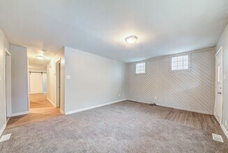 Building Photo - 438 Kathleen St