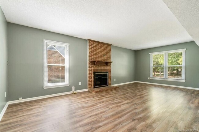 Foto del edificio - Ballantyne Home with Large Yard!