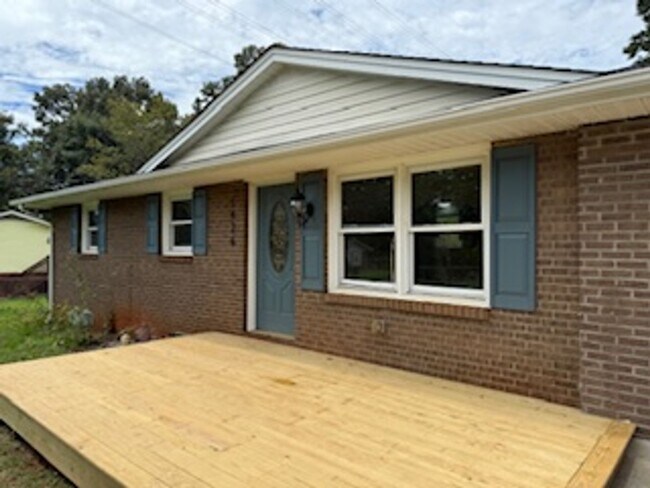 Foto del edificio - Spacious 4-Bedroom 2 Bath Home for Rent!