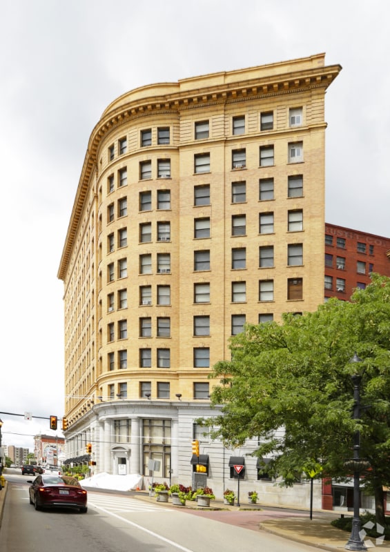 Building Photo - 50 W Main St