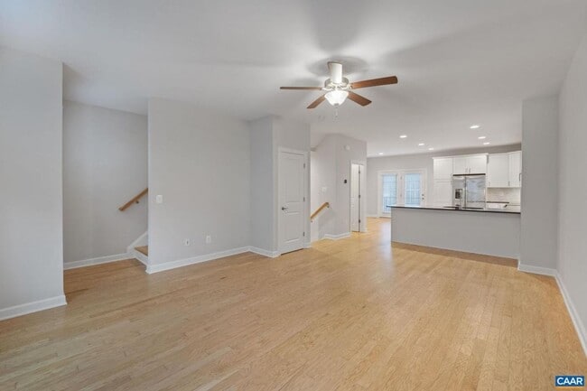 Foto del edificio - 4 Bedroom 3.5 Bathroom Townhouse with 2 Car Garage - Brownsville Elementary School District