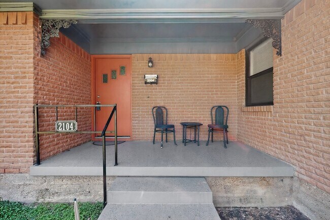 Foto del edificio - 2104 Hillburn Dr