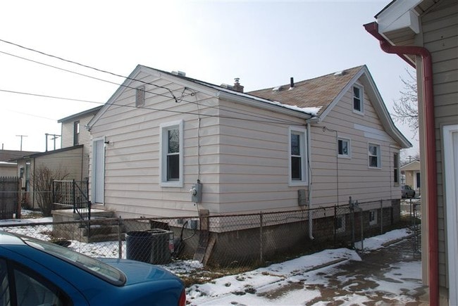 Building Photo - 26060 Clancy St