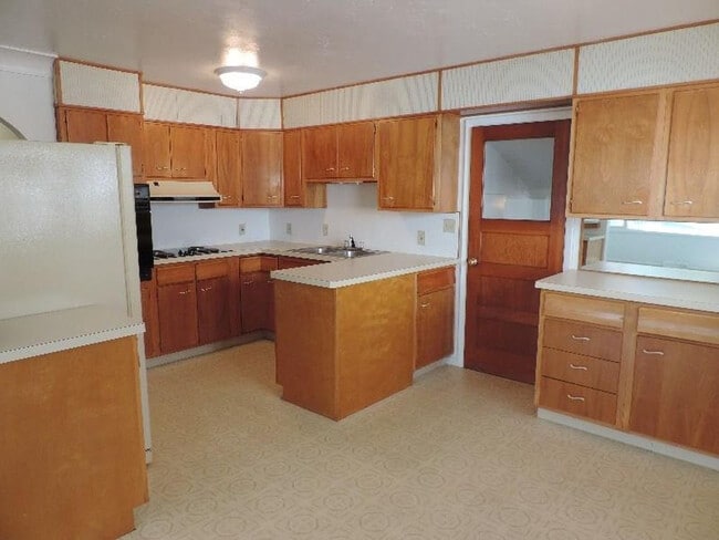 Building Photo - 2 Bed / 1.5 Bath / 2 Car Garage home in Bi...