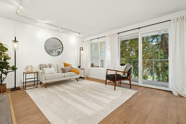 Building Photo - 1311 12th Ave S