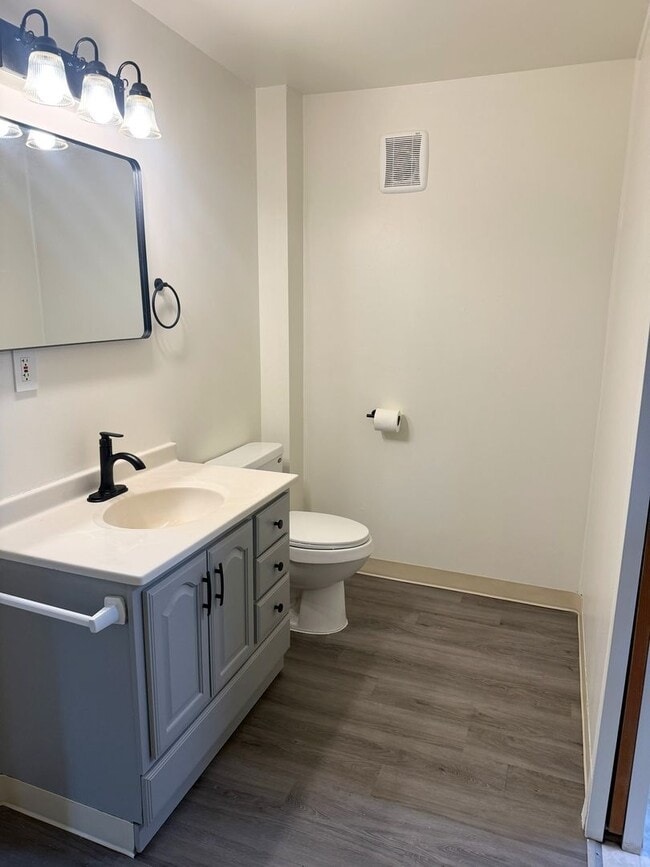 Building Photo - Charming 1-Bedroom Rental Home with Detached Garage & Pet-Friendly Option
