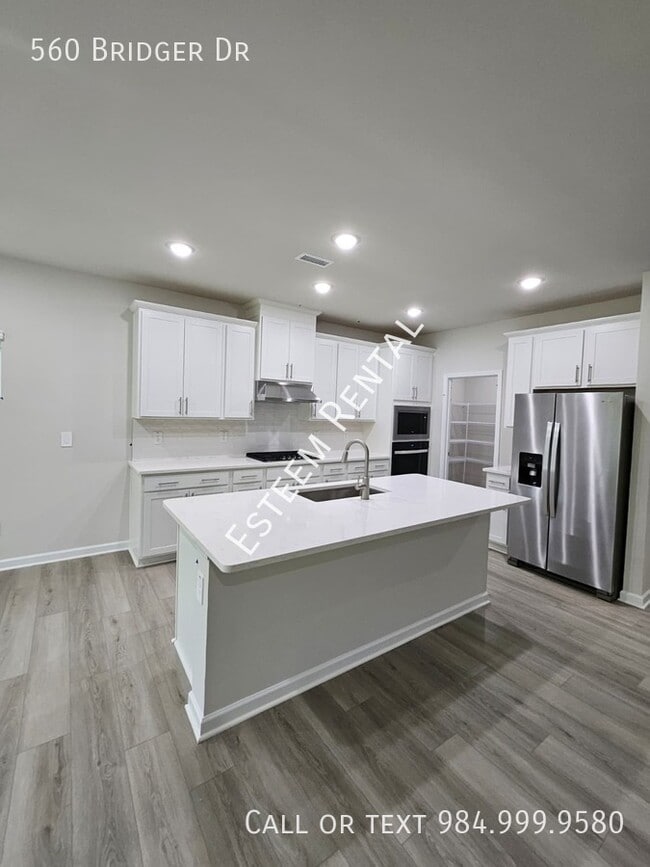 Building Photo - 560 Bridger Dr