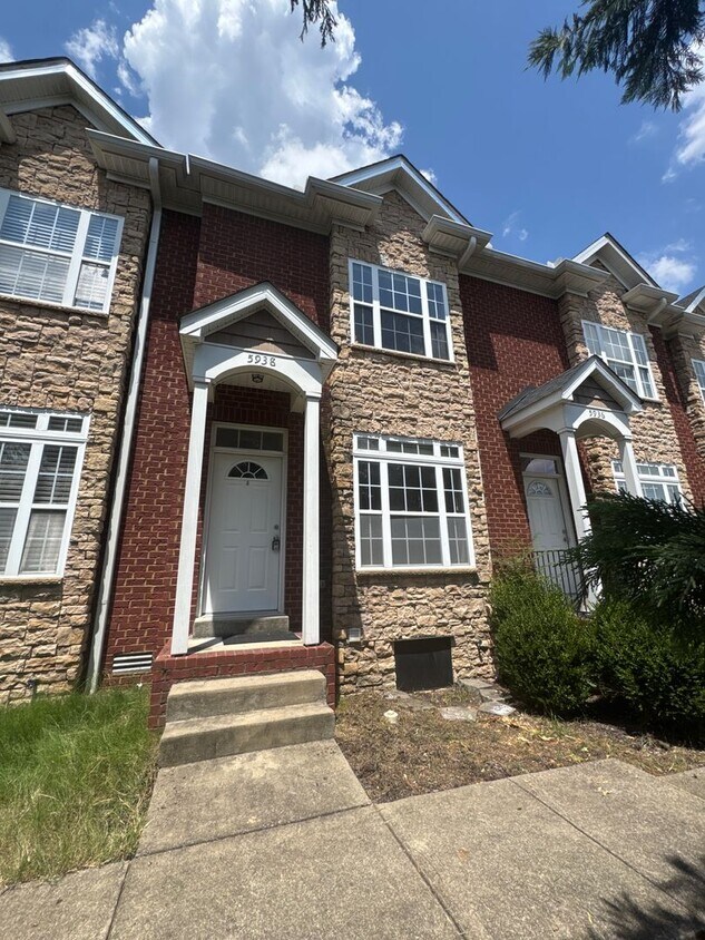 Modern Townhome Just Minutes from Downtown... - Modern Townhome Just Minutes from Downtown...