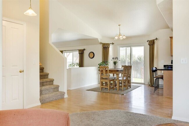 Building Photo - Great Home in Astoria Park!