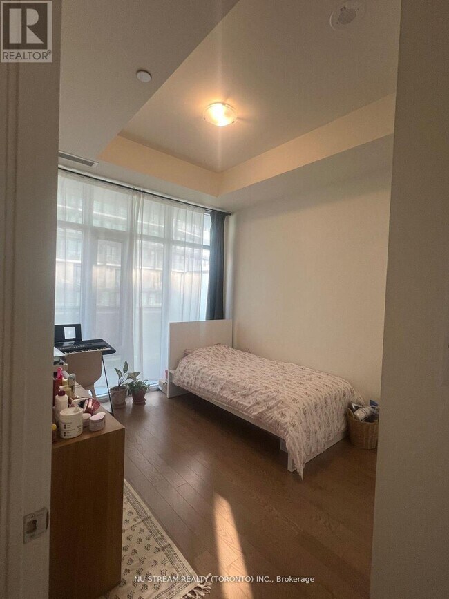 Photo du bâtiment - 330 Richmond St W