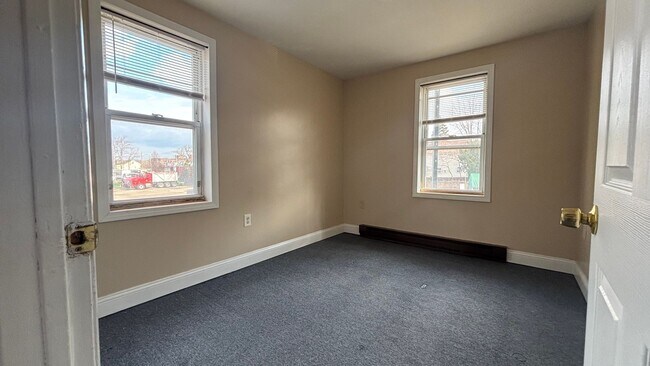 Building Photo - 21-27 West St.