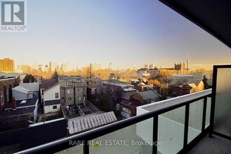 Building Photo - 783 Bathurst St