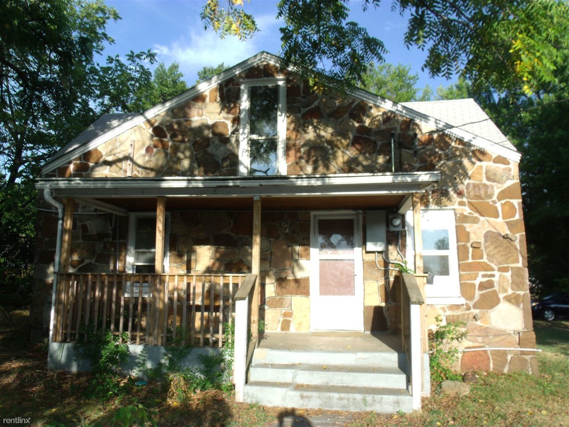 Primary Photo - 3 br, 1 bath House - 2055 N Newton Ave