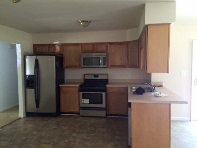 Building Photo - BEAUTIFUL 3 BEDROOM RANCH W/ATTACHED 2 CAR...