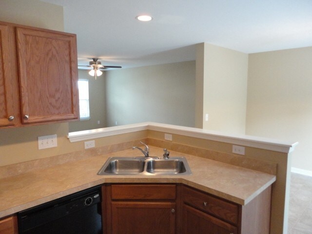Building Photo - 3220 Laurenfields Way