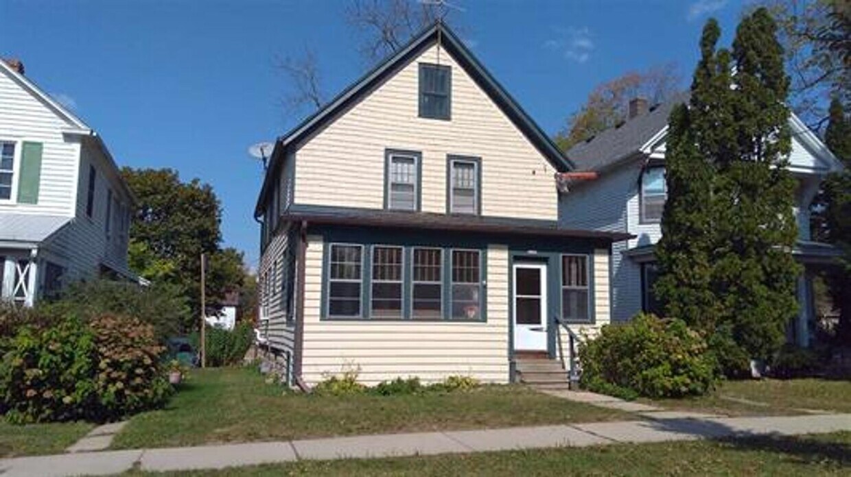 Foto principal - Spacious 4-Bed, 1.5-Bath Home in Vilas Nei...