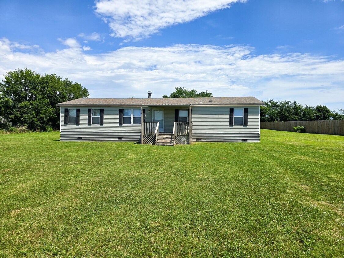 Primary Photo - 3 bedroom home in NRC!