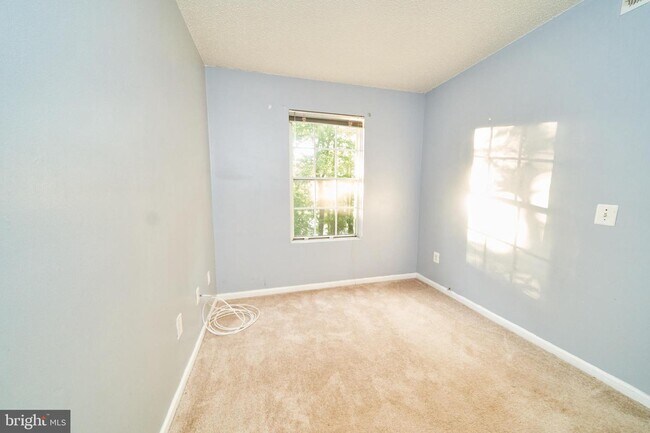 Building Photo - 9250 Niki Pl