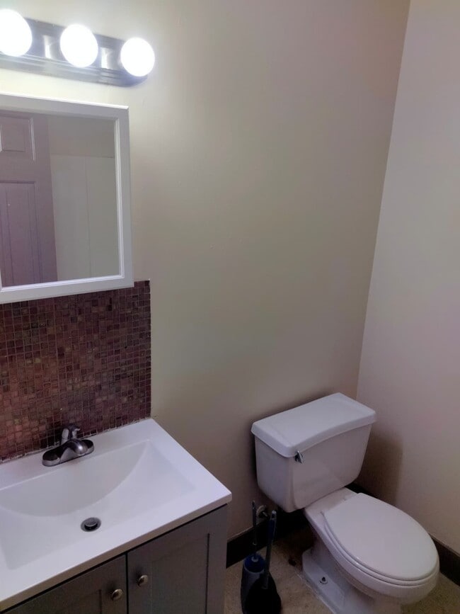 Building Photo - 42 Alden St