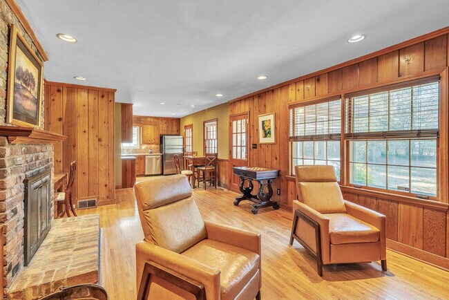 Foto del edificio - 3300 Eastburn Rd
