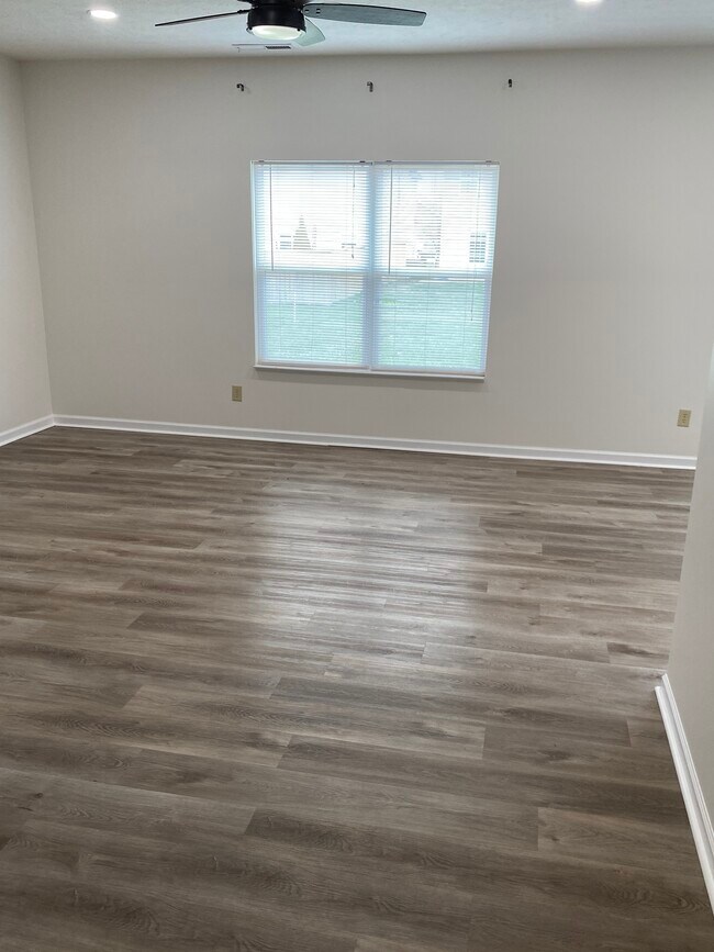 Building Photo - 906 Burntwood Way