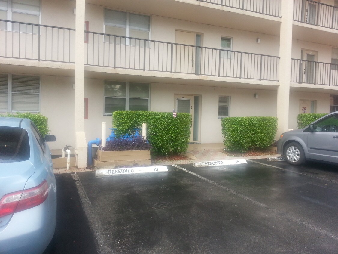 2571 Aragon Blvd, Sunrise, FL 33322 Condo for Rent in Sunrise, FL