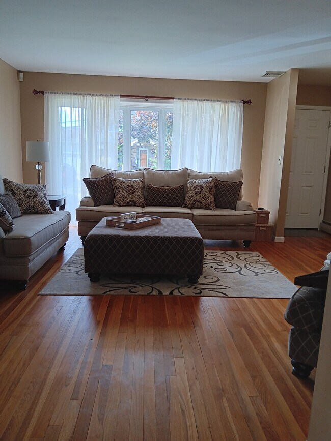 Foto del edificio - 97 Redwood Ln