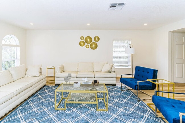 Building Photo - 25 Prince John Ln